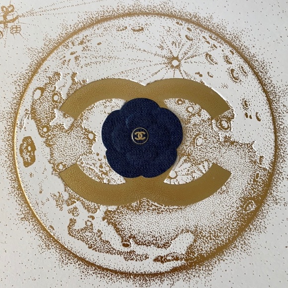 CHANEL Blue Camellia Paper Sticker - Picture 7 of 8